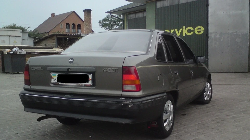 Opel Kadett 1.6 2