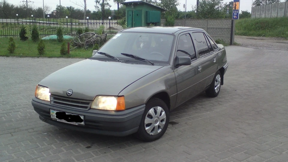 Opel Kadett 1.6 4