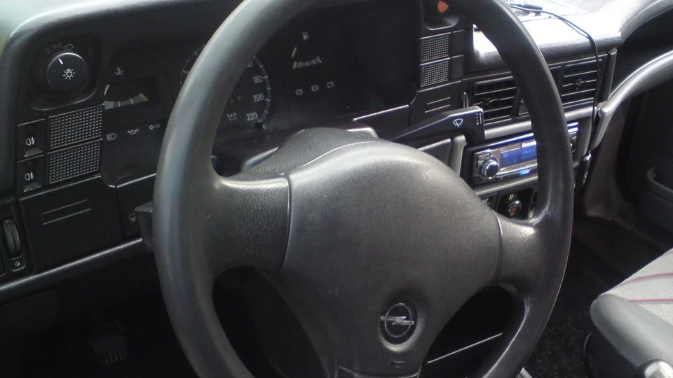 Opel Kadett 1.6 5