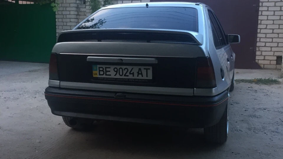 Opel Kadett 1.8 не фонтан, але їсть ) 2