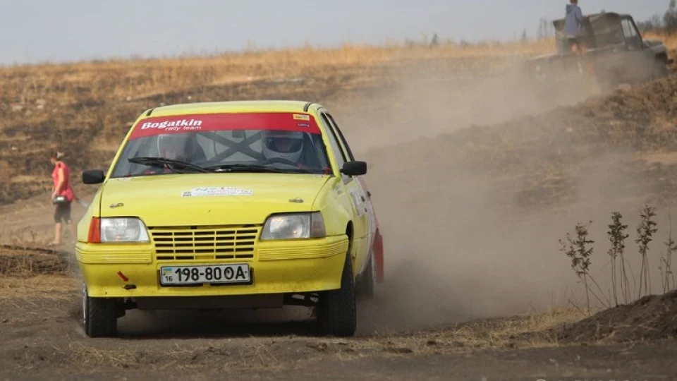 Opel Kadett 2.0 для гонок на гравії 2
