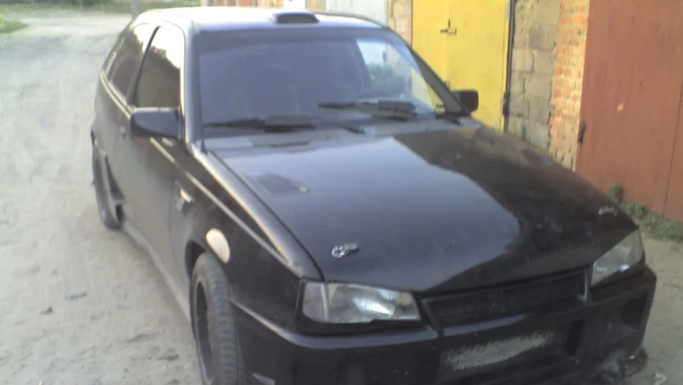 Opel Kadett 2.0 GSI 4
