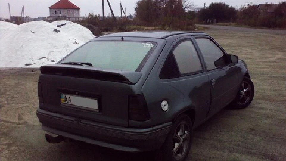 Opel Kadett 2.0GSI 5