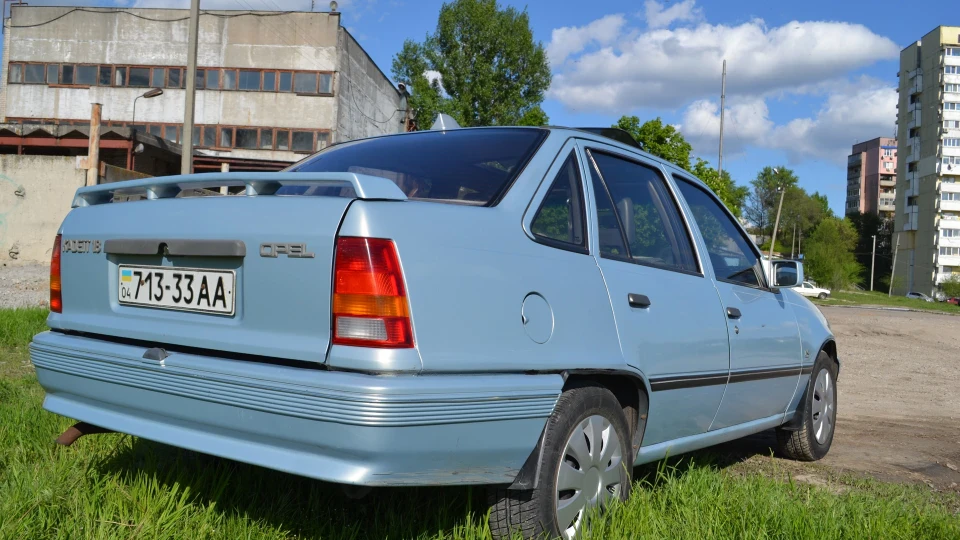 Opel Kadett 2.0i 5