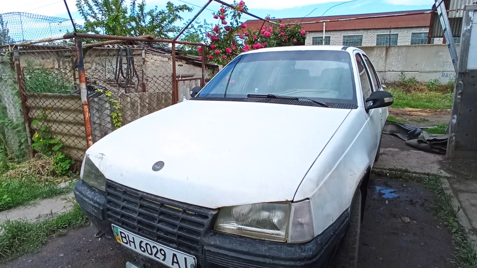 Opel Kadett Біла 2