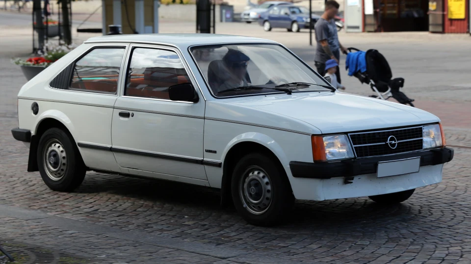 Opel Kadett Білий 1.6 бензин 2