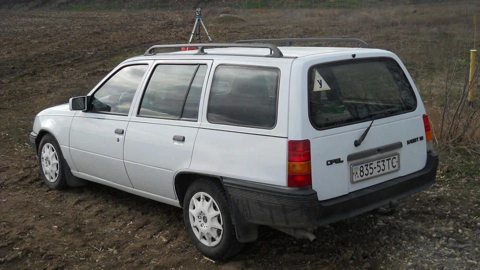 Opel Kadett Білий ОреL 2