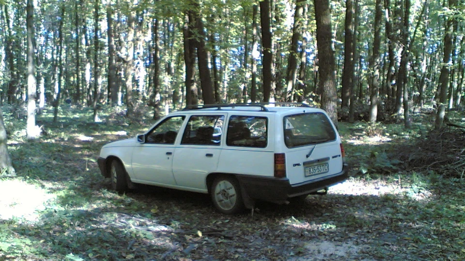 Opel Kadett Білий ОреL 4