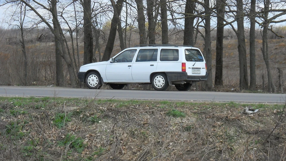 Opel Kadett Білий ОреL 5