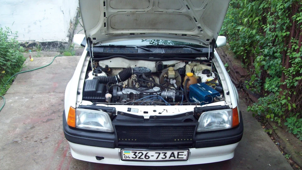 Opel Kadett білий перлітовий 3