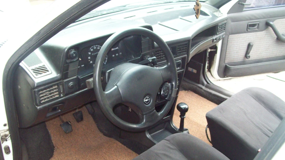 Opel Kadett білий перлітовий 4