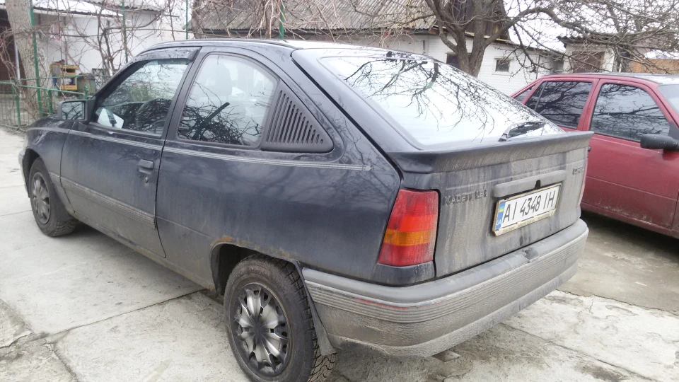 Opel Kadett Black 1.6i 2