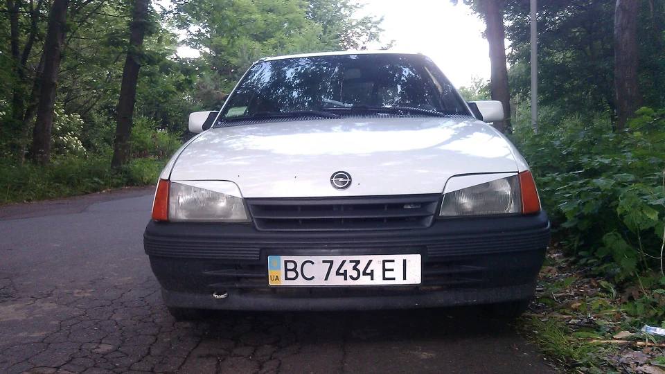 Opel Kadett Блонда 1.6i 4