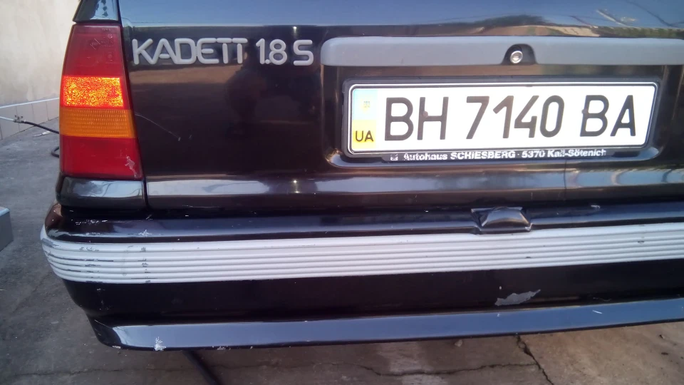 Opel Kadett Брюнетка, 1.8 бензин 3