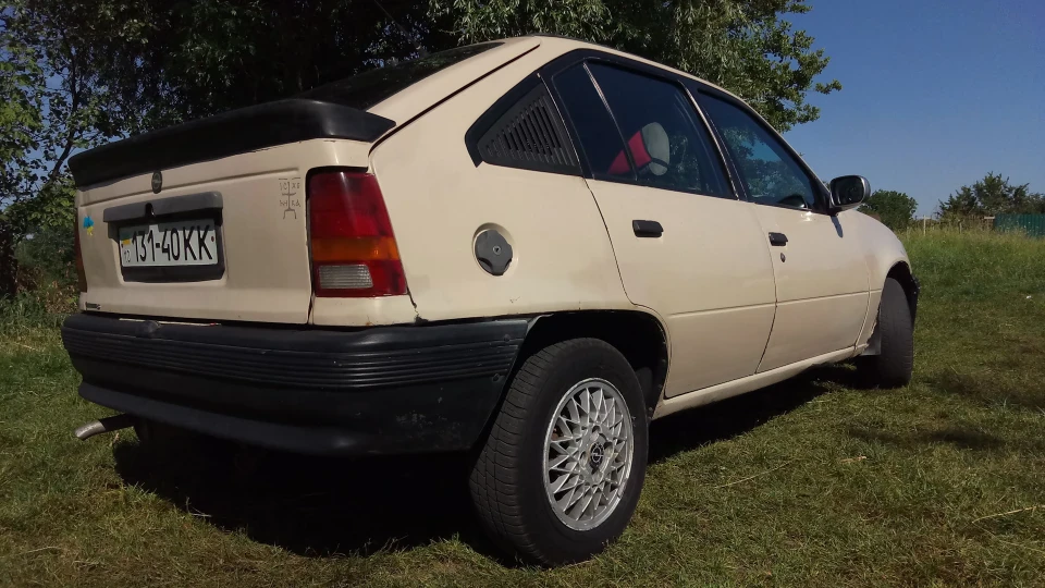 Opel Kadett C20NE 2