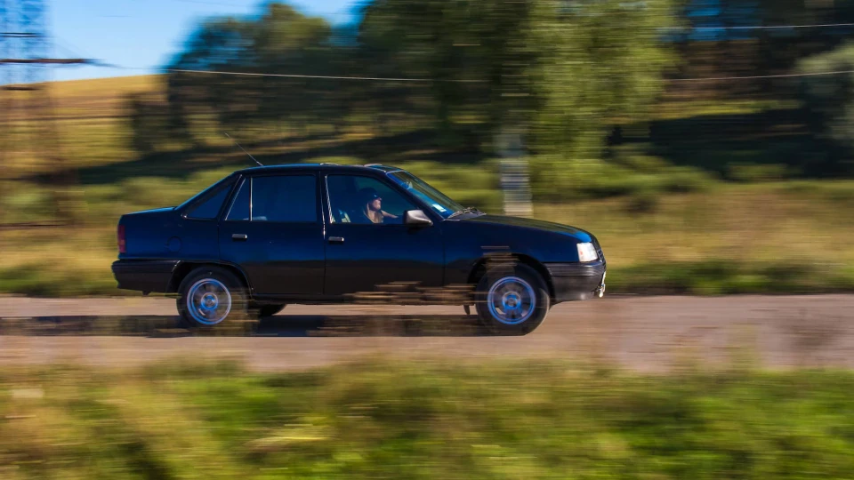 Opel Kadett Чорне дзеркало