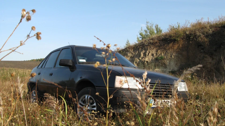 Opel Kadett Чорне дзеркало 2