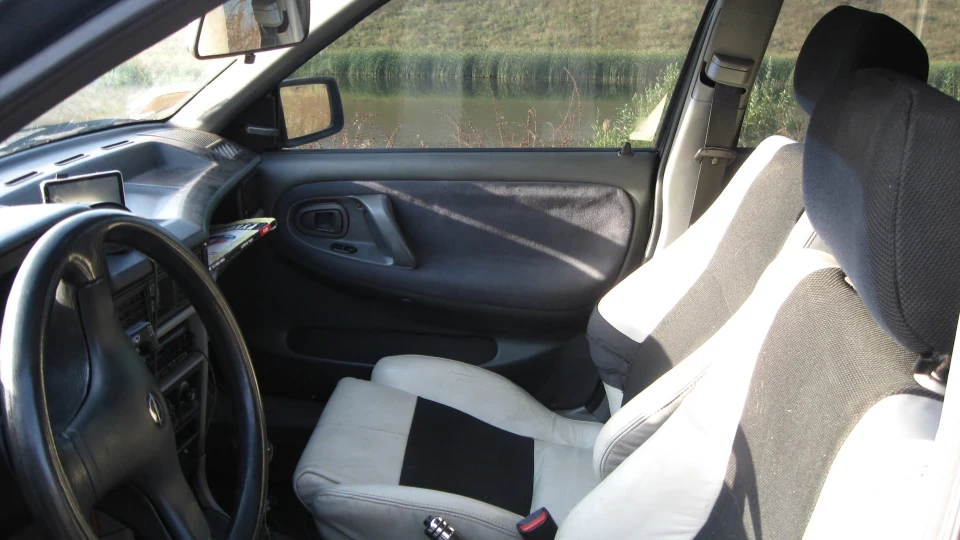 Opel Kadett Чорне дзеркало 3