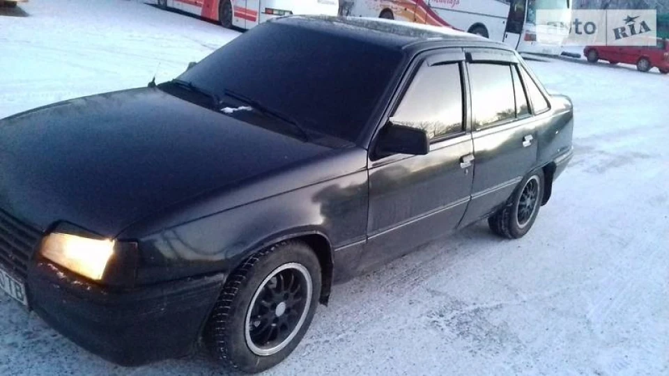 Opel Kadett Чорний металік