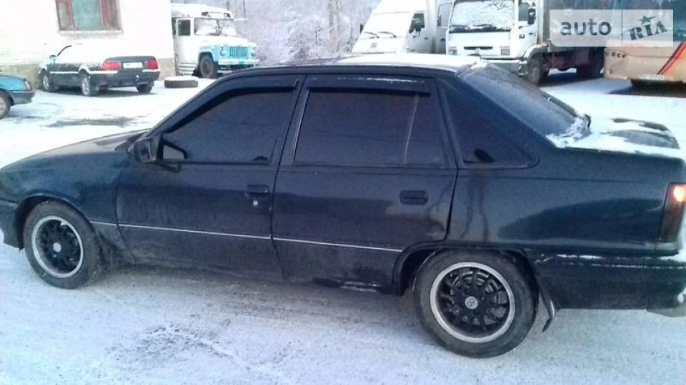 Opel Kadett Чорний металік 2