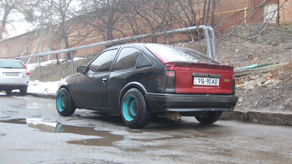 Opel Kadett чорний