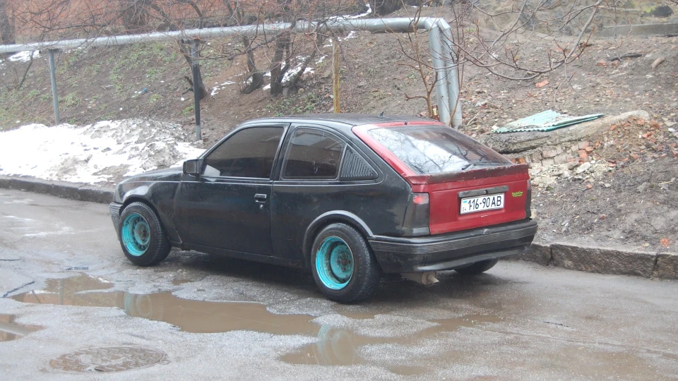 Opel Kadett чорний 3
