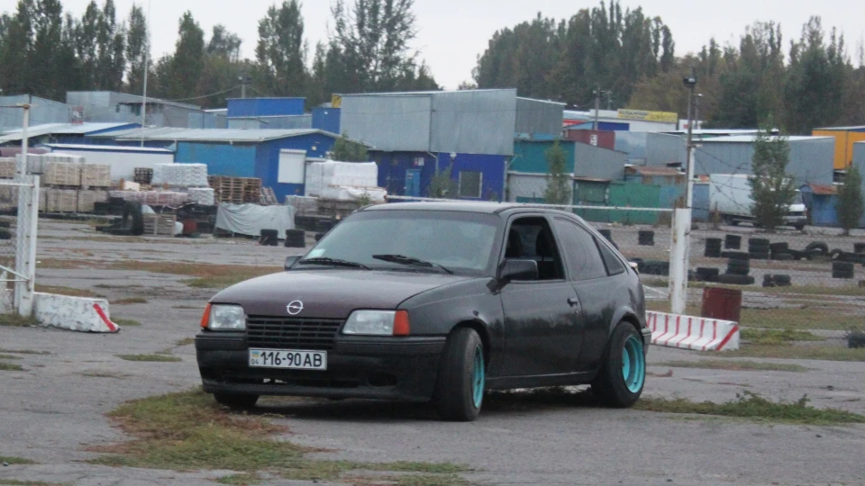 Opel Kadett чорний 5