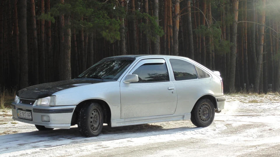 Opel Kadett Чистокровний GSI 2.0 4