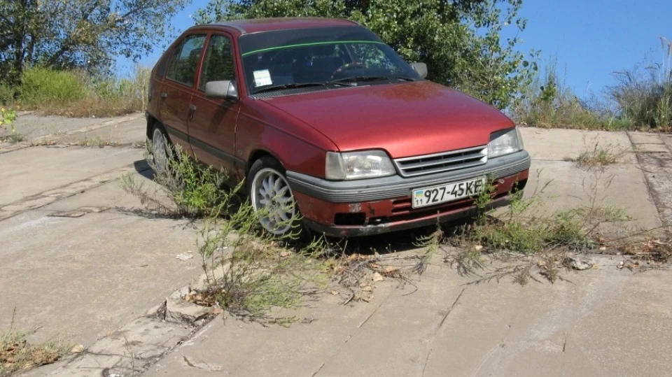 Opel Kadett CS 1.8 2