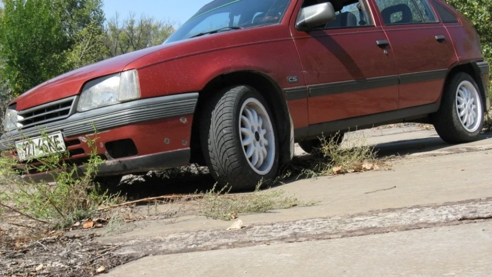 Opel Kadett CS 1.8 3