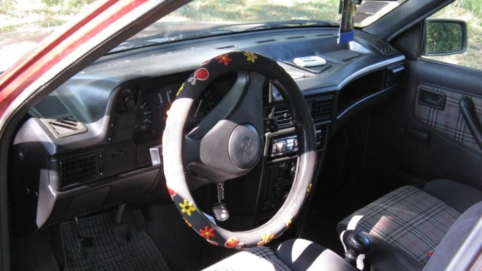 Opel Kadett CS 1.8 5