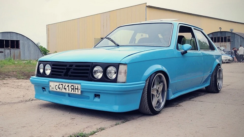 Opel Kadett D Stanced-Blue 4