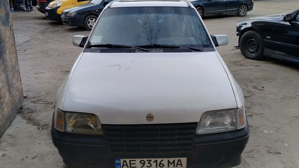 Opel Kadett Е 2