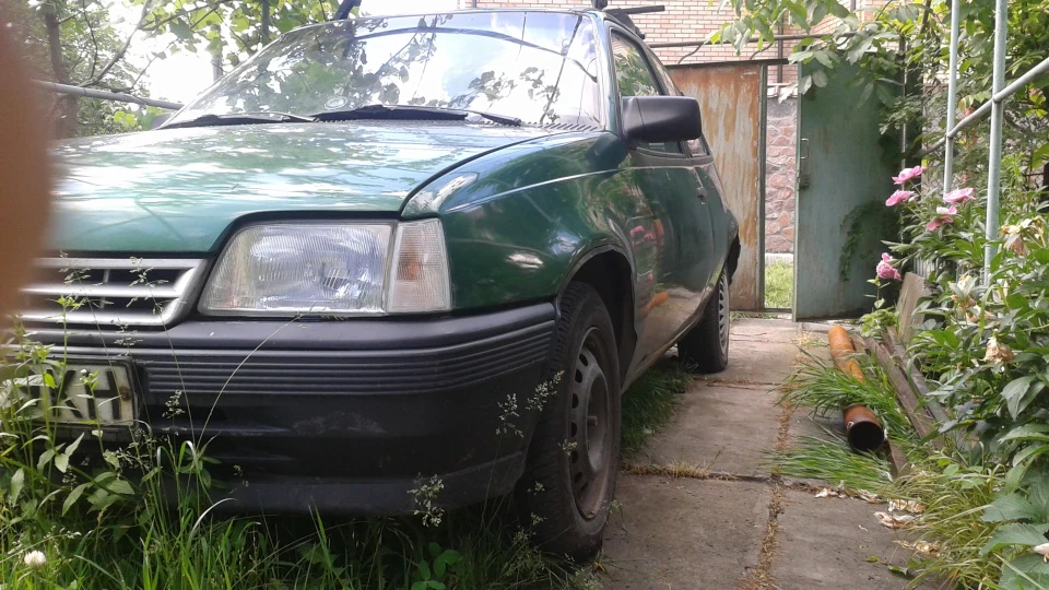 Opel Kadett Економічний Трактор)