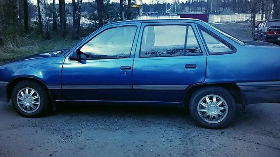 Opel Kadett блакитна лагуна 3