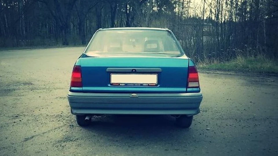 Opel Kadett блакитна лагуна 4