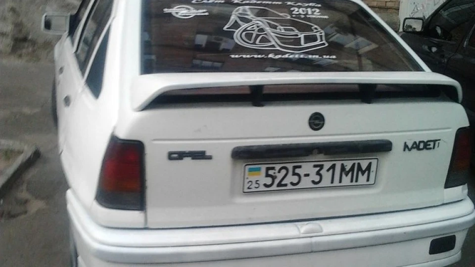 Opel Kadett GSi білий