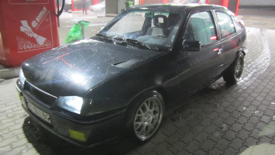 Opel Kadett GSI C20XET 4