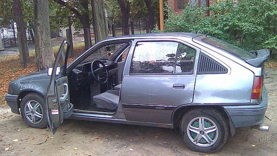 Opel Kadett Кадастра 2
