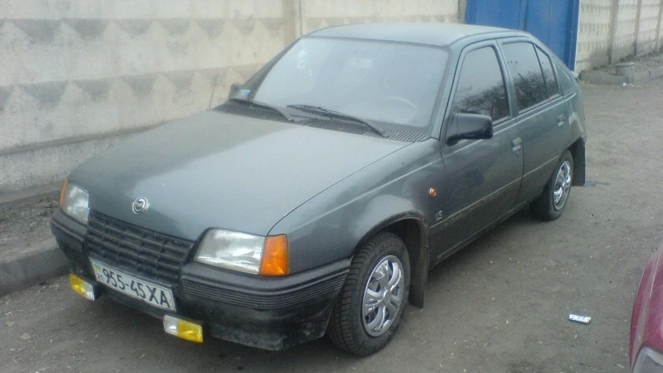 Opel Kadett кадетт 1.2 супер авто 4
