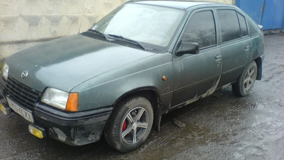 Opel Kadett кадетт 1.2 супер авто 5