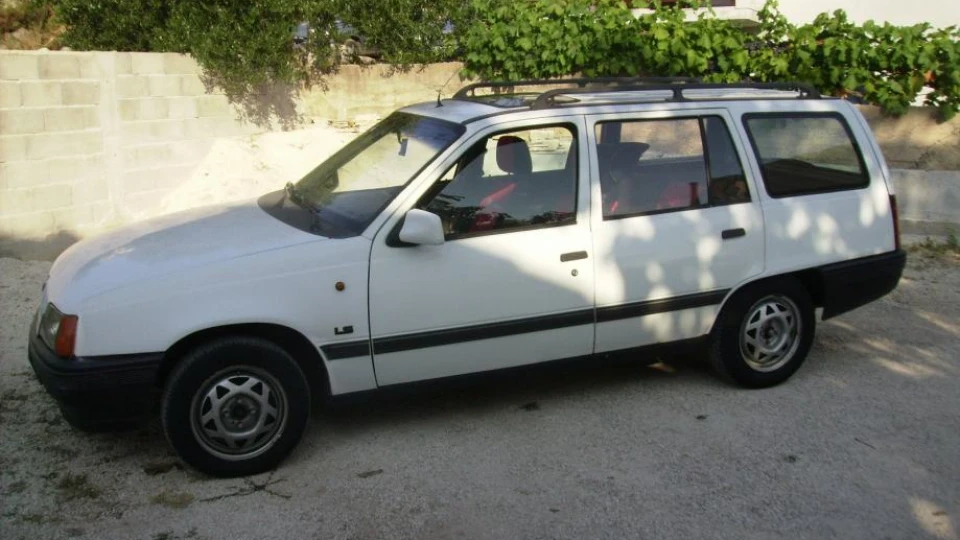 Opel Kadett КОРЧУЛЯ