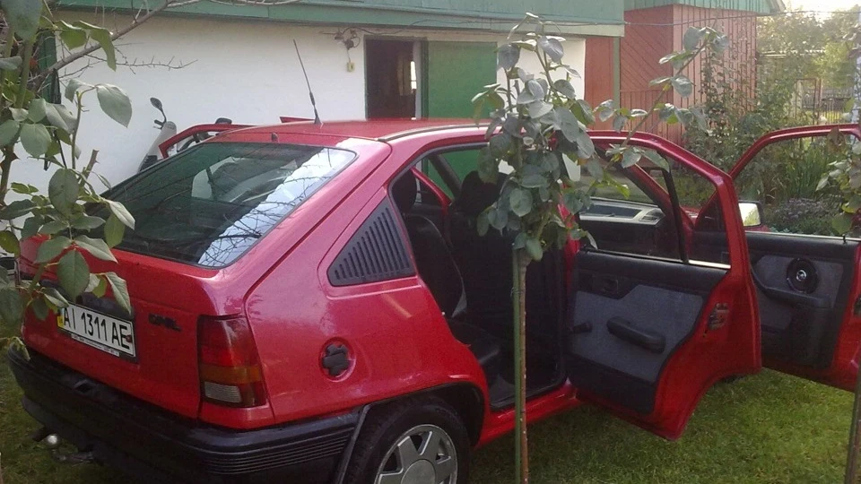 Opel Kadett Красний металик! 2