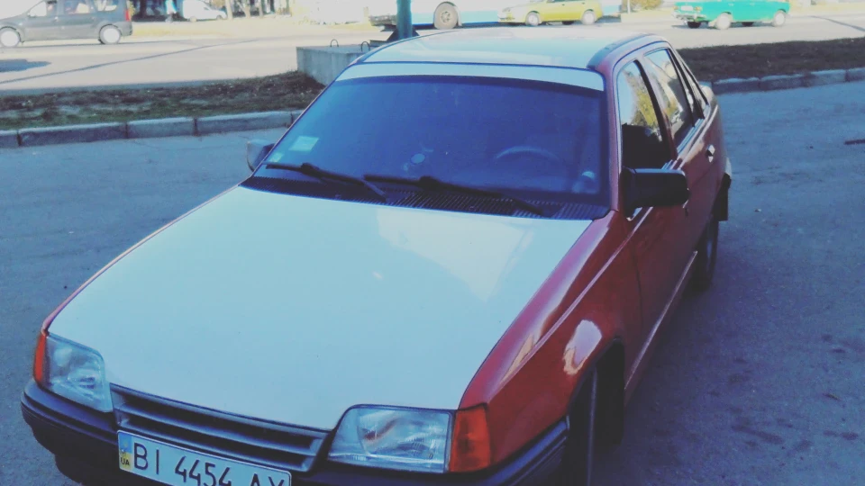 Opel Kadett Червоно білий 2