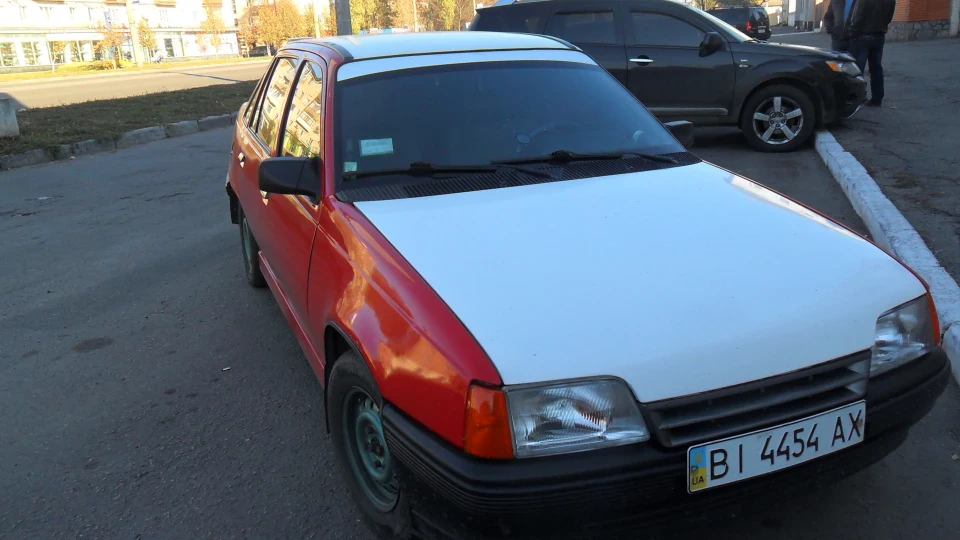 Opel Kadett Червоно білий 3