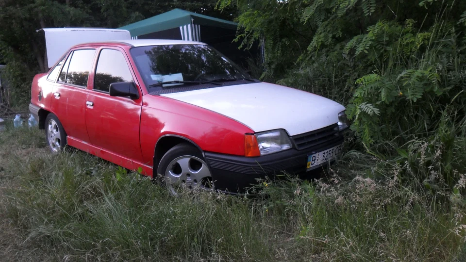 Opel Kadett Червоно білий 5