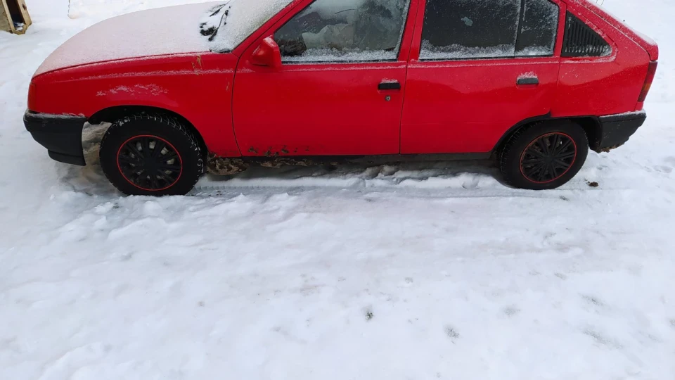 Opel Kadett Червоний 1.3 pierburg 1b 3