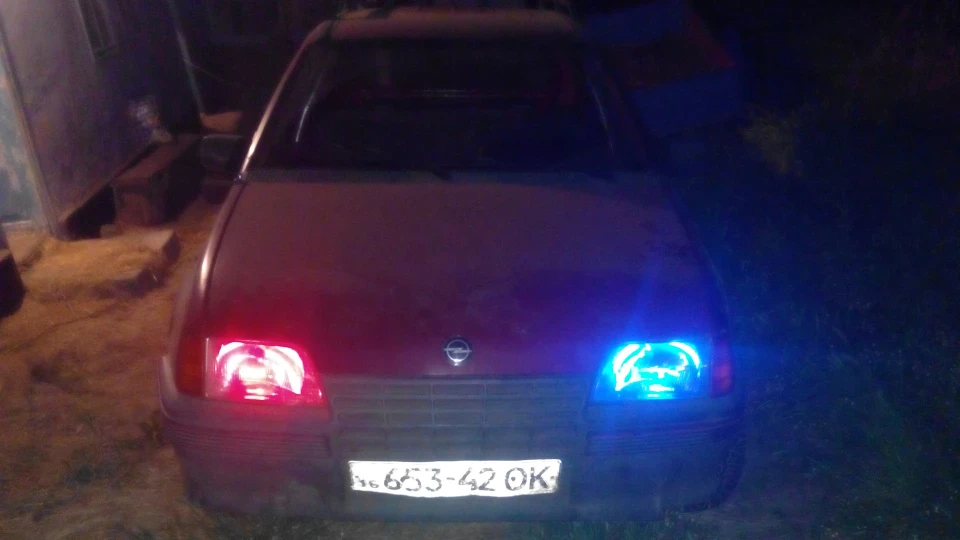 Opel Kadett Червоний довжиномір 1.6 3