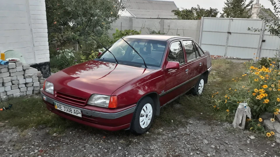 Opel Kadett червоний металік 3