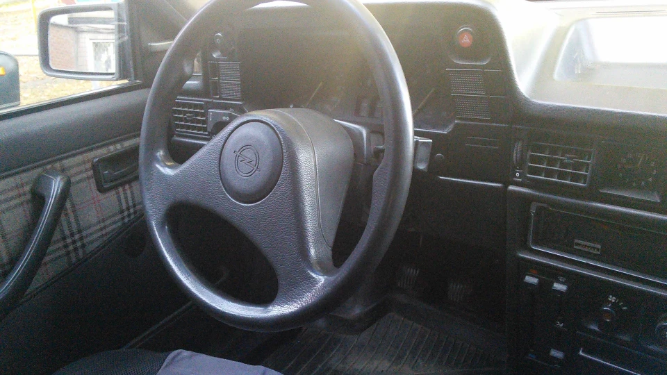 Opel Kadett Червоний жопель) 4